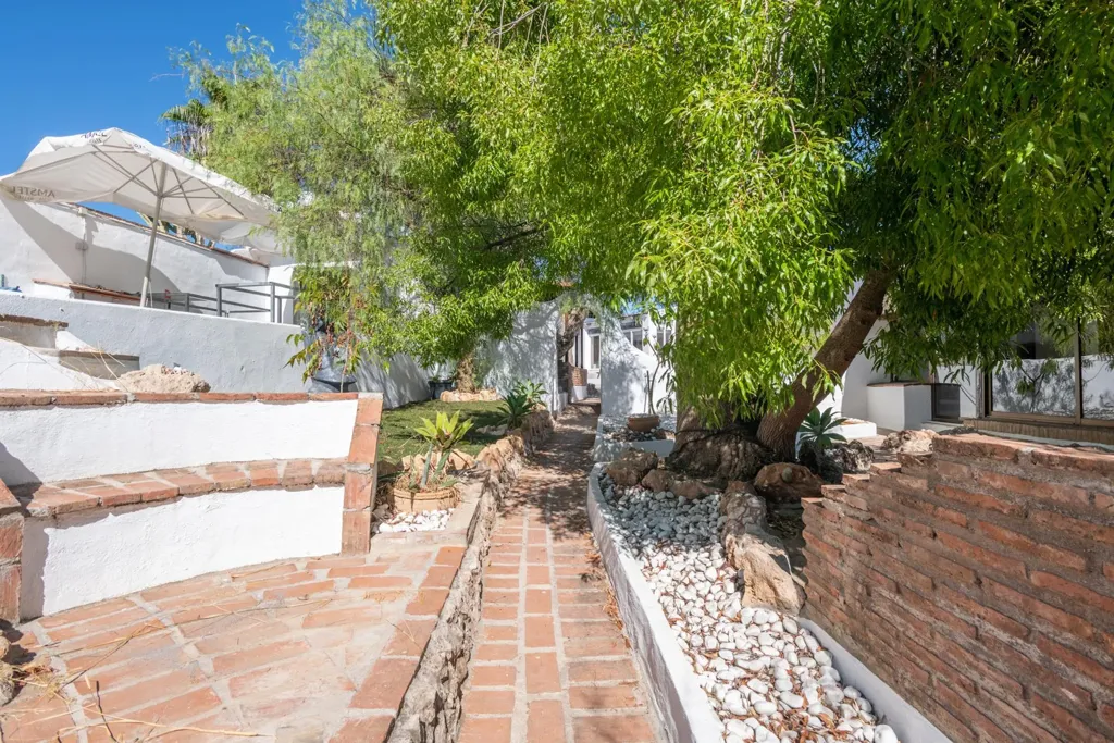 Aed - 7-Bedroom Villa with Mountain View in Mijas