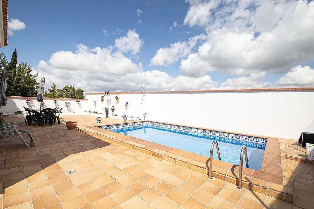 Bassein - Chalet with Pool and Terrace in Nívar