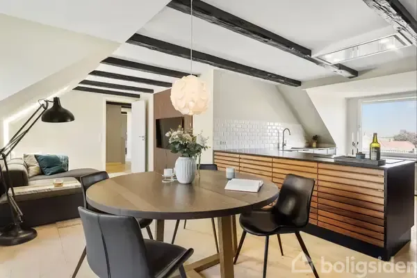 Söögituba - Renovated Flat with Red Theme in Randers C