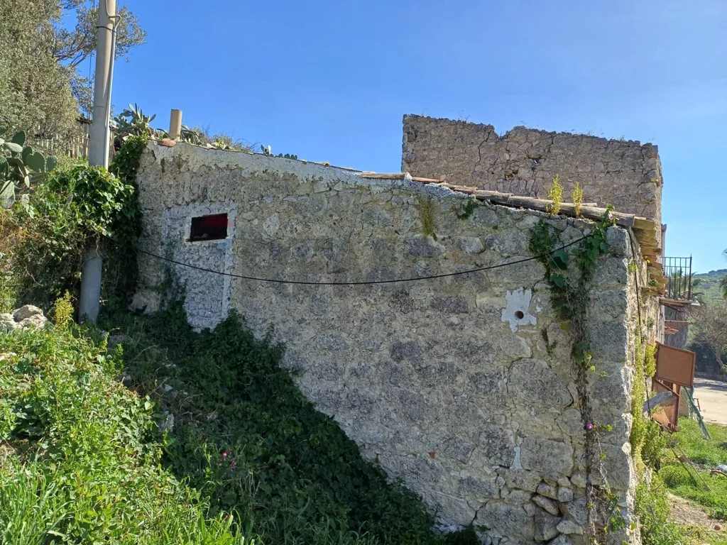 Exterior - Rustic Ruin with Panoramic View in Favara