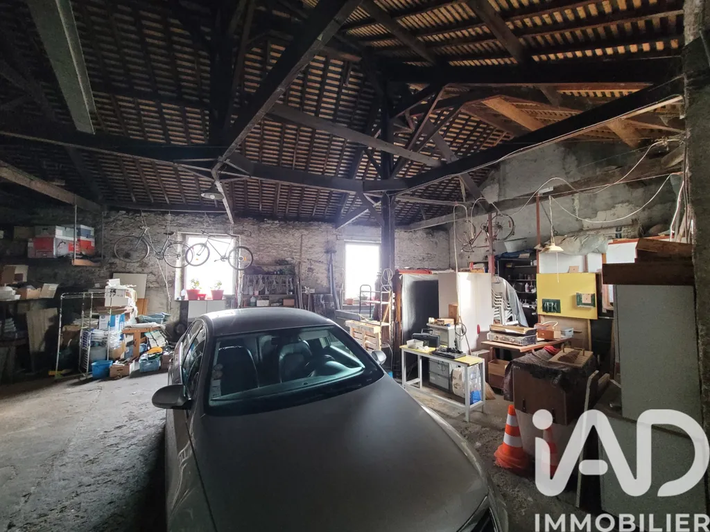 Garage - 7-Piece House with Large Garage in Blain