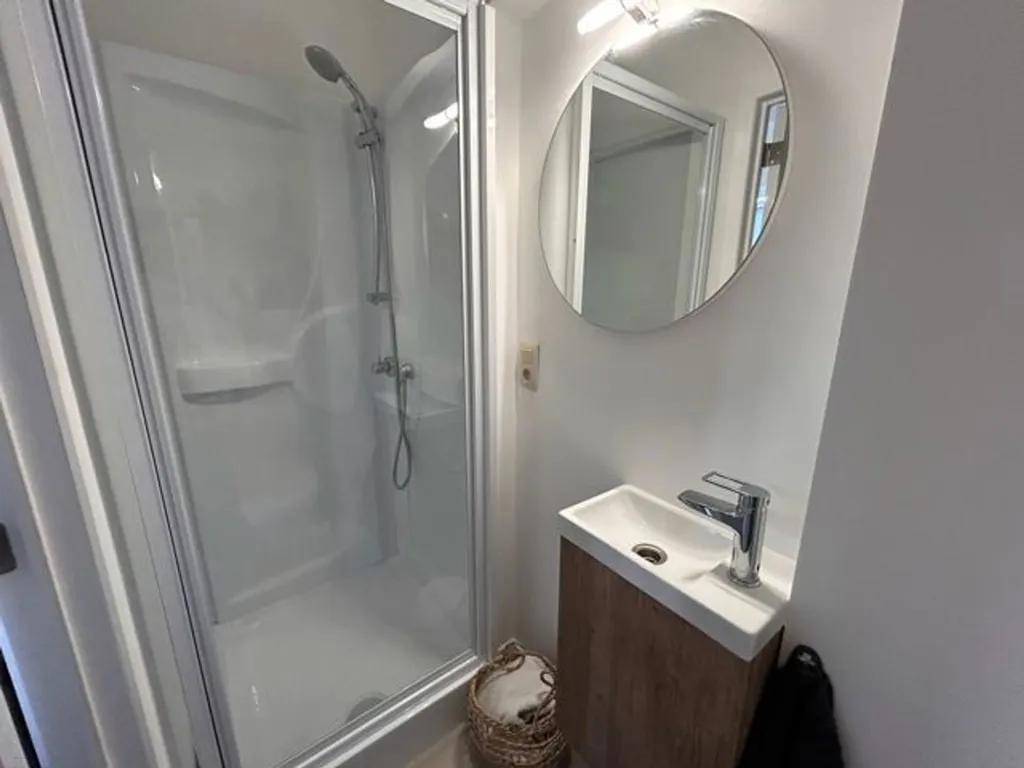 Vannitoad - Furnished Studio with Terrace in Auderghem