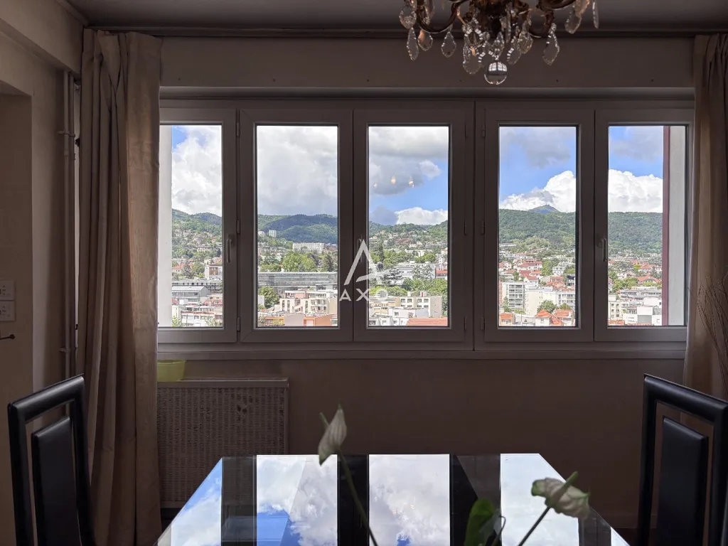 Söögituba - 5-Piece Flat with City View in Clermont-Ferrand