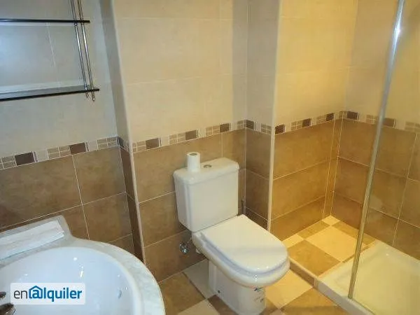 Salles de bain - Student-Friendly Flat with Balcony in City Centre