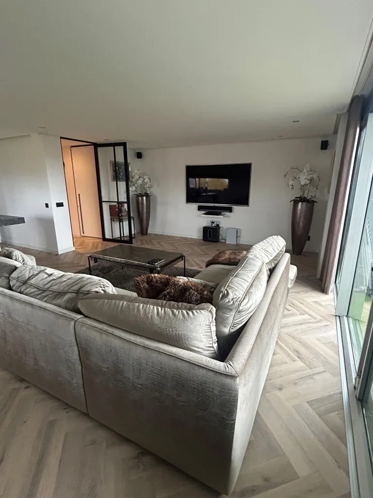 Elutuba - 3-Bedroom Apartment with High Ceilings in Almere