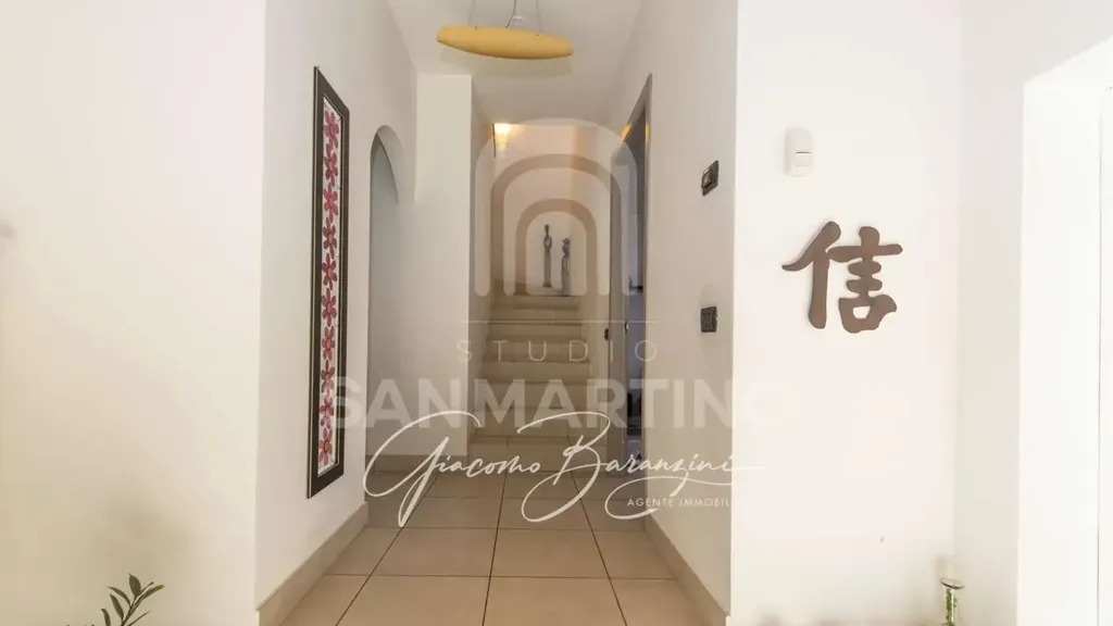 Entrée - Villa with Garden in Travedona-Monate