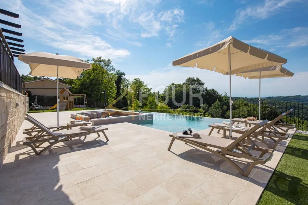 Pool - Luxury Villa with Infinity Pool in Pazin