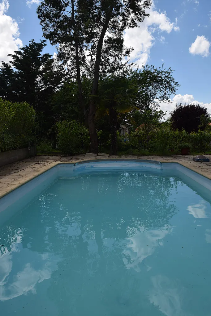 Piscine - Terrain Constructible avec Piscine à Chambœuf