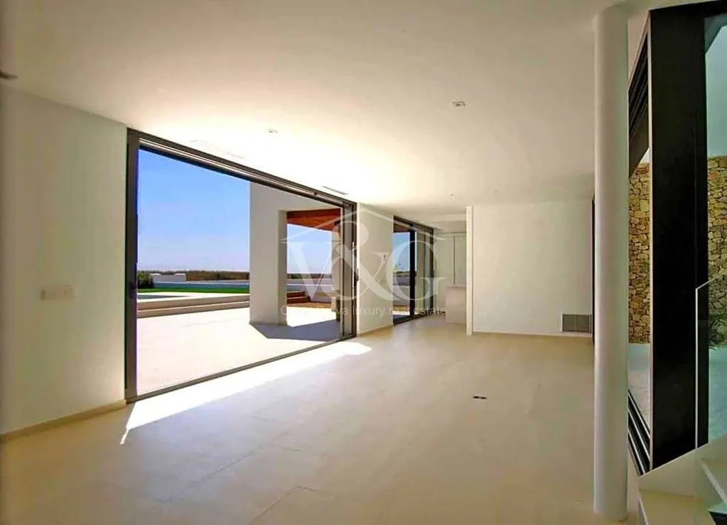 Elutuba - Seafront Villa with Pool in Mas Pinell