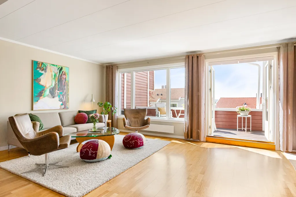 Living Room - Spacious Terraced House with Terrace in Quiet Area