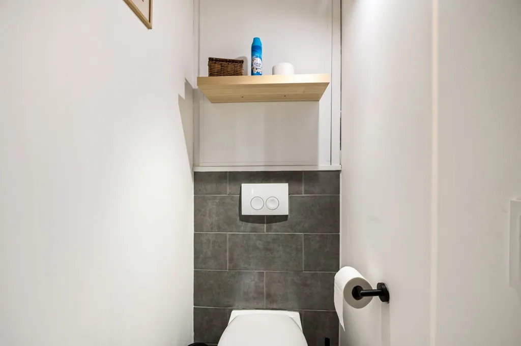 Bathrooms - Ready-to-Move Apartment with Garage in Kapellen