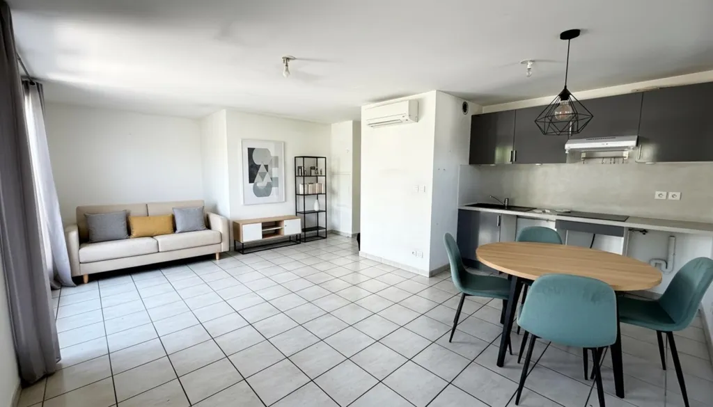 Dining Room - Bright T3 Apartment with Terrace in Pertuis