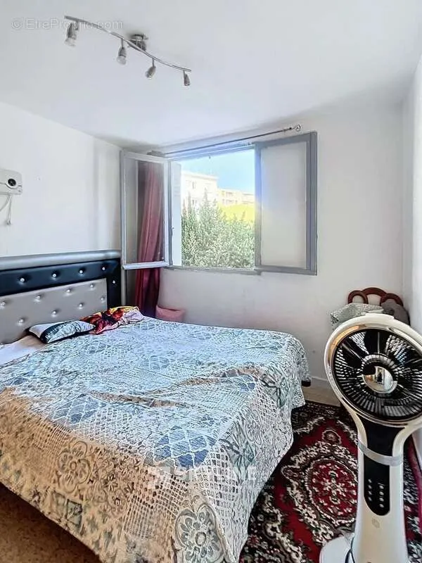Magamistoad - Bright 4-Bed Flat with Cave in Marseille 14th