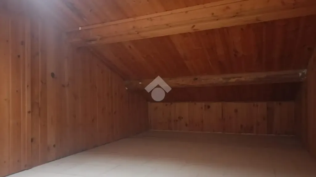 Pièces - Semi-detached House with Attic in Montefalcione