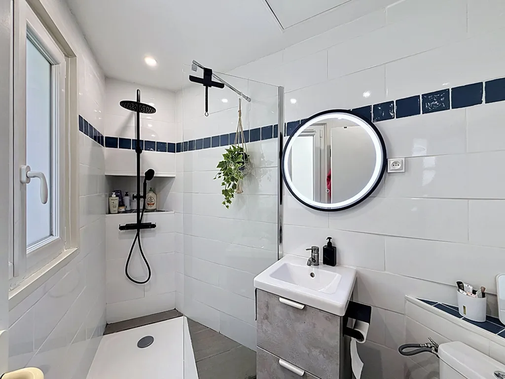 Vannitoad - Charming 2-Bed Flat with Private Garden in Versailles