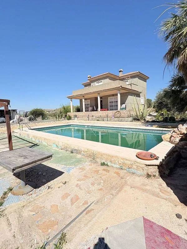 Bassein - Chalet with Pool and Terrace in Moralet