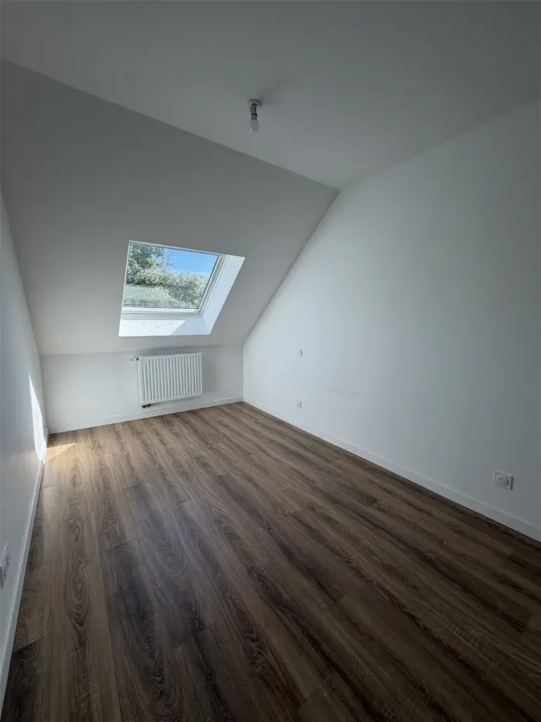 Rooms - Recent House with Garden in Belz