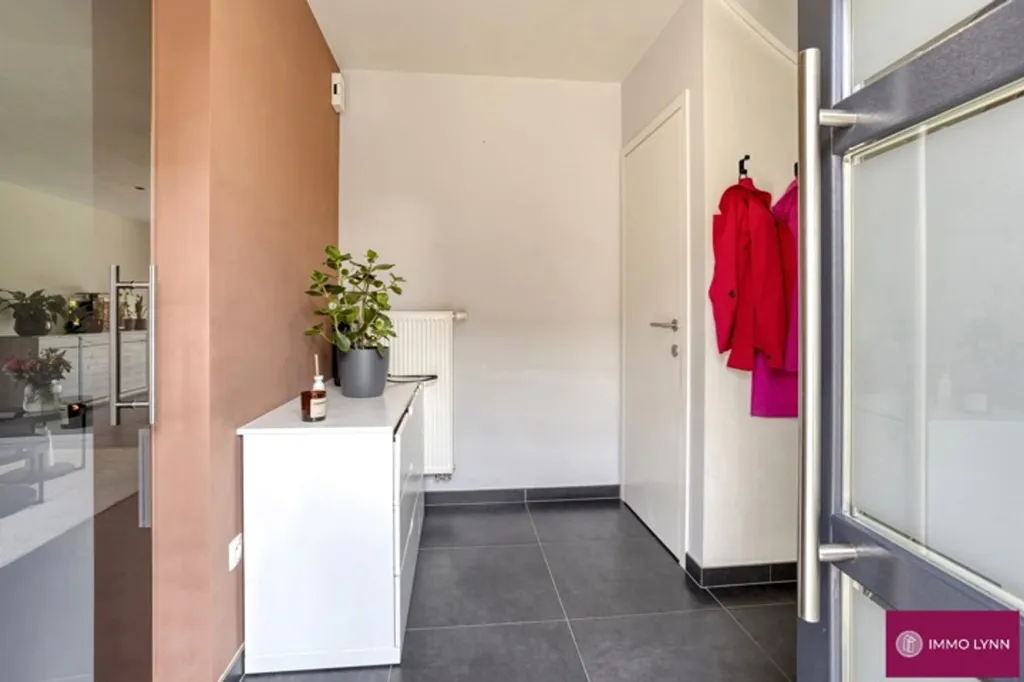 Hallway - Contemporary House with Large Attic in Kampenhout