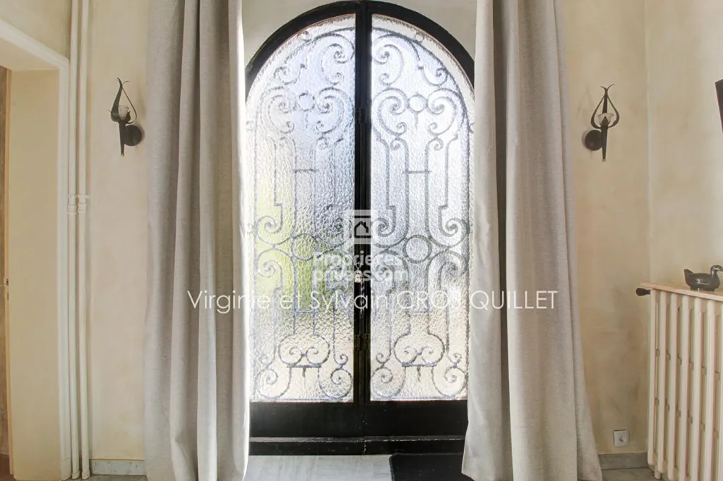 Entrée - Villa Classique avec 7 Chambres à Bourg Saint Bernard