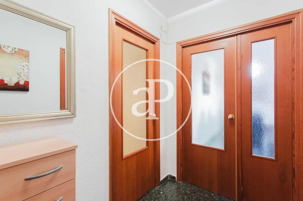 Esik - Furnished Flat with Balcony in Mestalla, Valencia