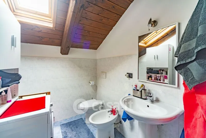 Salles de bain - Fully Furnished Flat with Balcony in Caraglio