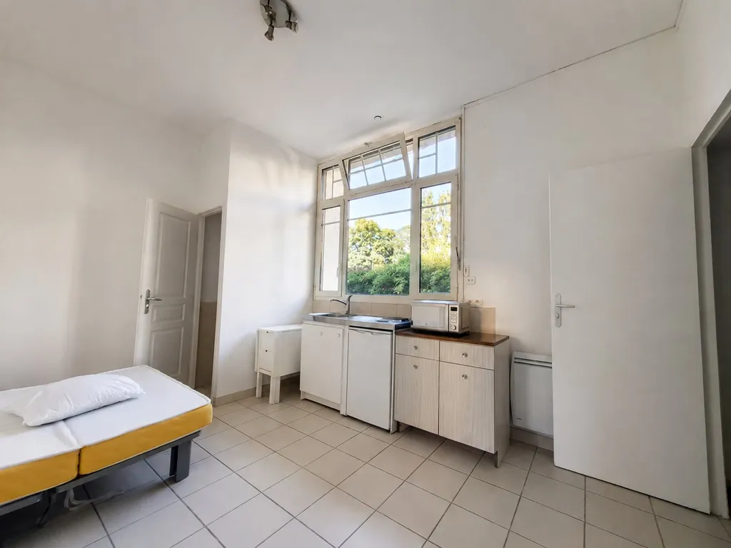 Bedrooms - Studio with Veranda in Gif-sur-Yvette