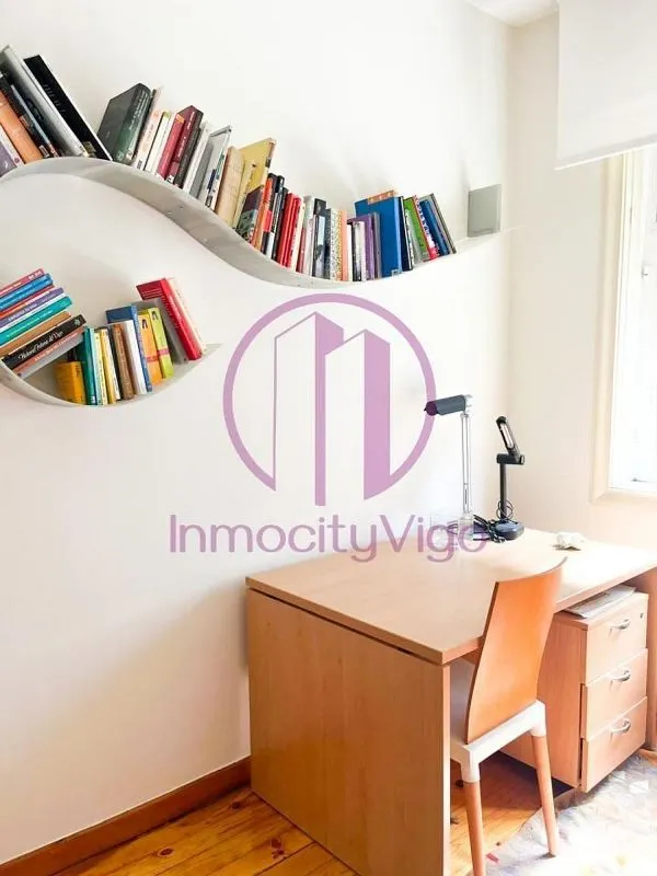 Bureau - Apartment with Ascender in Vigo's Old Town