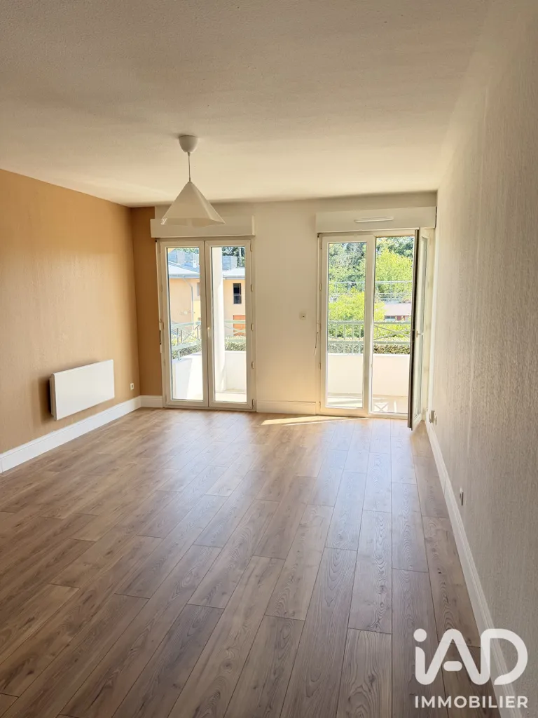 Séjour - Appartement Rénové avec Piscine à Cenon