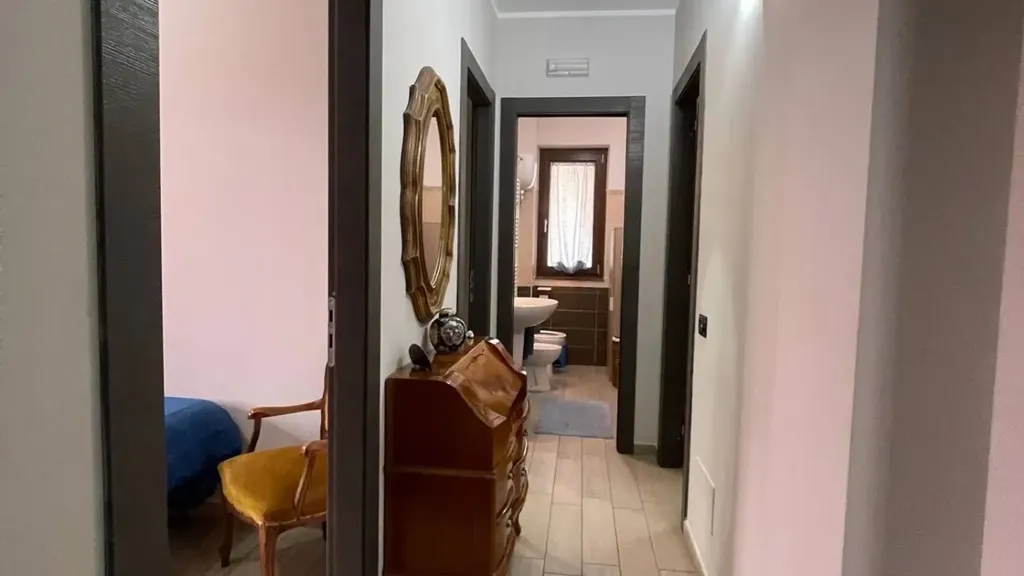 Entrée - Rear-Accessed Apartment with Private Garden in Ceccano