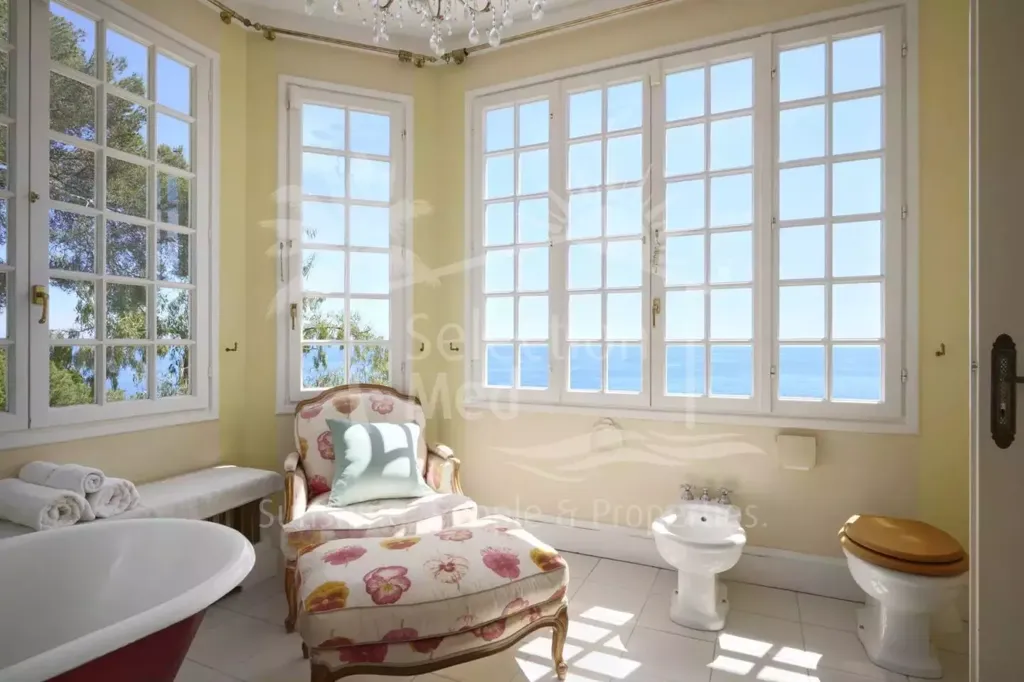 Salles de bain - Villa Belle Époque Vue Mer à Cap-d'Ail