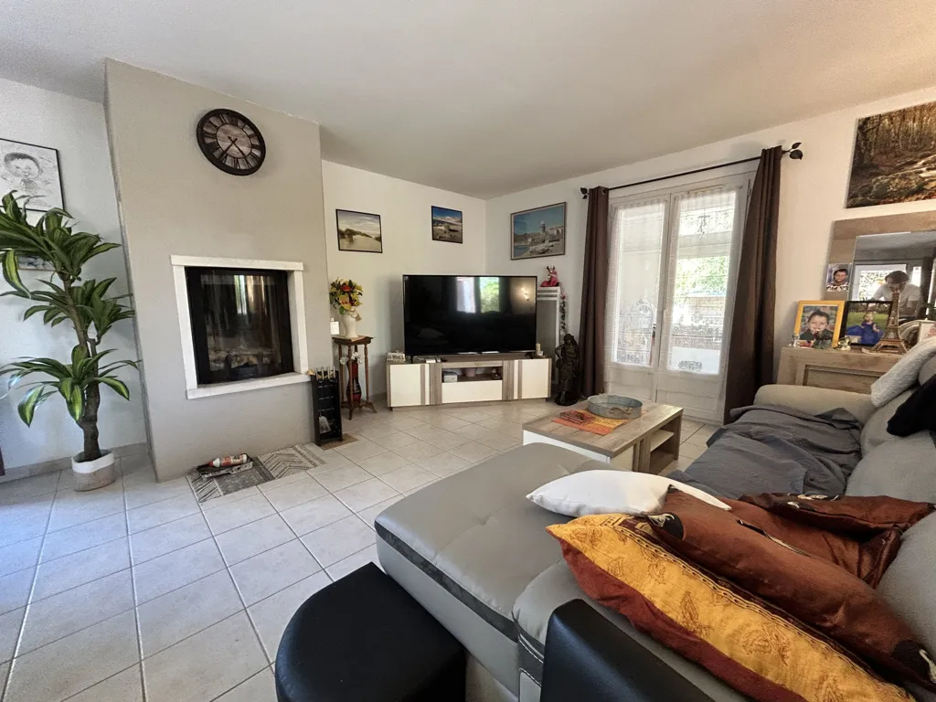 Living Room - Contemporary Villa with Garden in Ganges