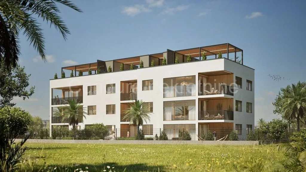 Two-Bedroom Apartment with Rooftop Terrace in Nin
