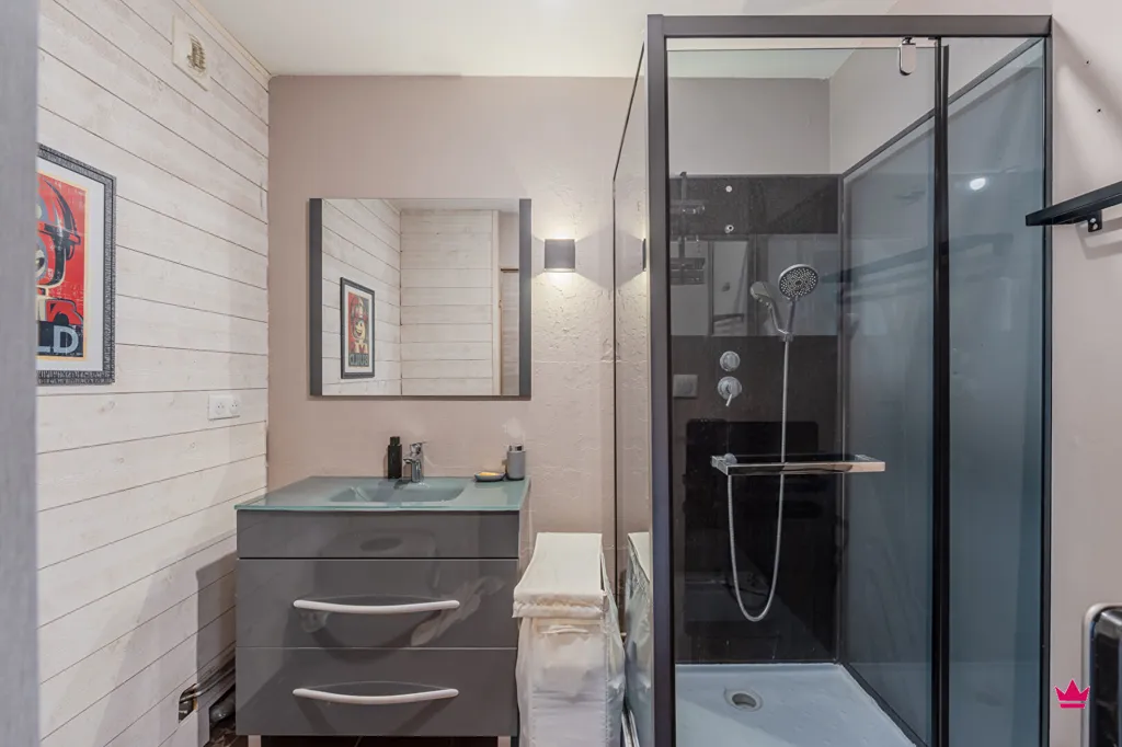 Vannitoad - 2-Bedroom Flat with Terrace in Loyettes