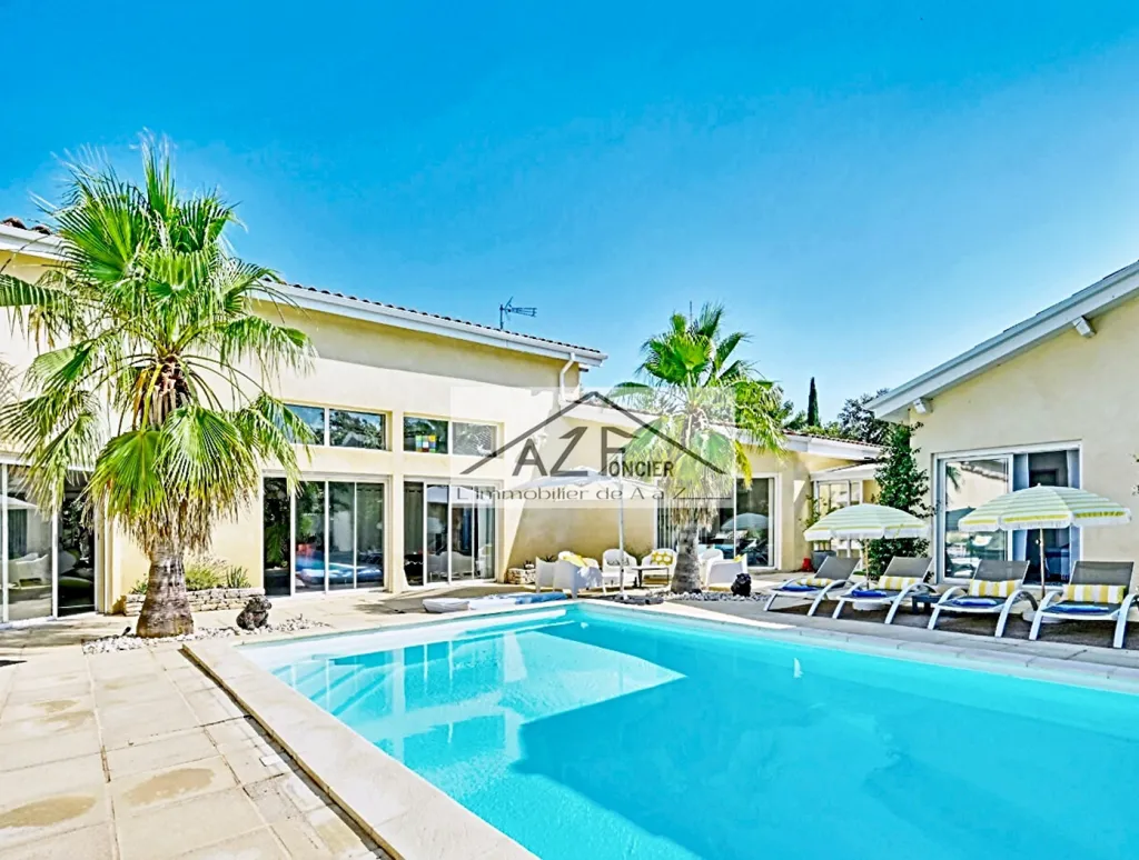 Bassein - Luxurious Villa with Pool near Uzès