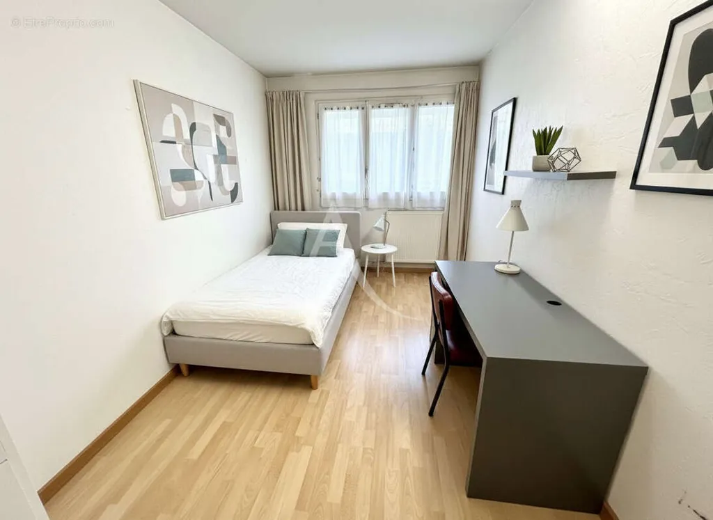 Magamistoad - 3-Bedroom Garden-Level Flat in Lognes