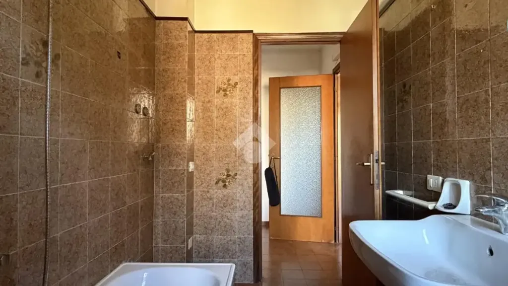 Bathrooms - Two-Bedroom Apartment with Balcony in Cavriago
