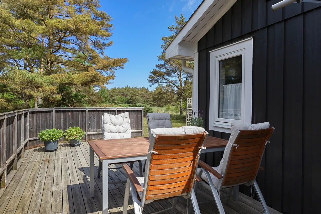 Terrasse - Classic Summerhouse with Nature in Skiveren