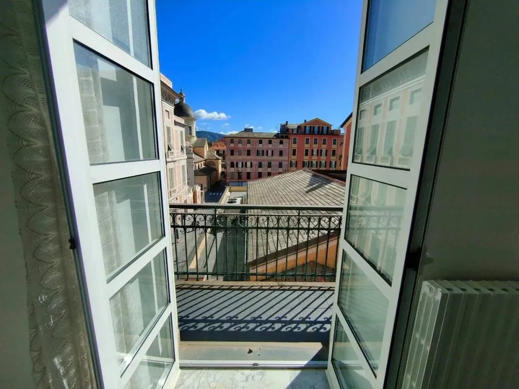 Rõdu - Luxury Apartment with Historic View in Chiavari
