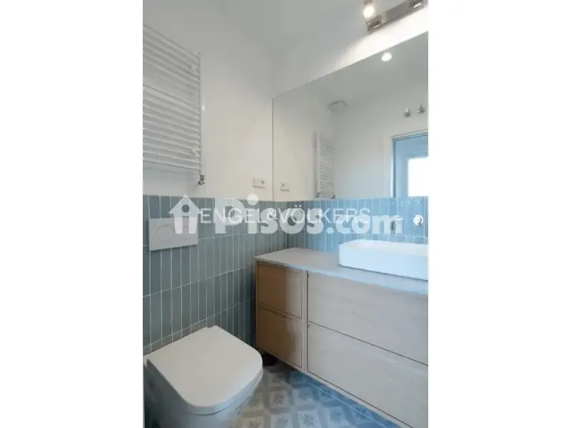 Baños - Fully Renovated Apartment with Balcony in Justicia