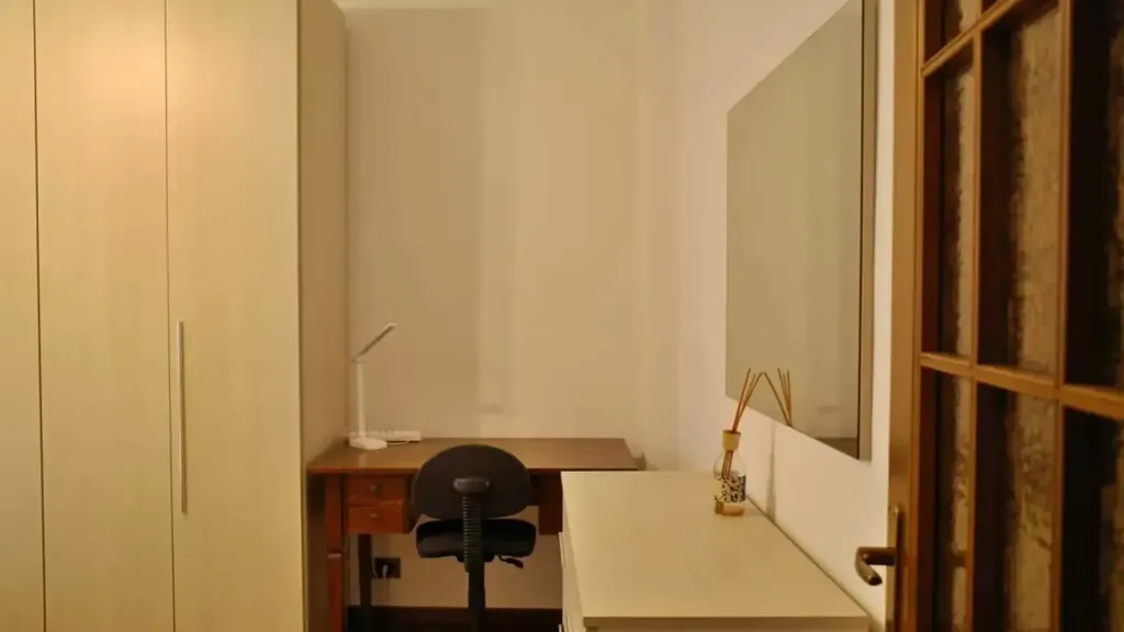 Bureau - Bright Studio with Metro Access in Milan