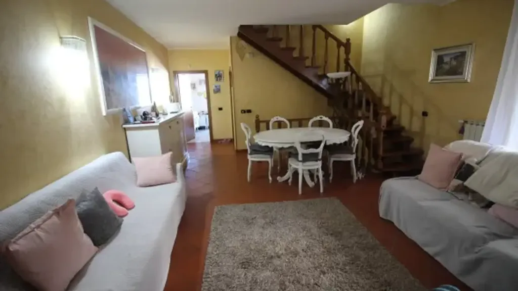 Elutuba - Corner Villa with Garden in Montespertoli