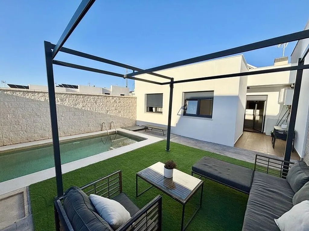Pool - Detached House with Pool in Beato