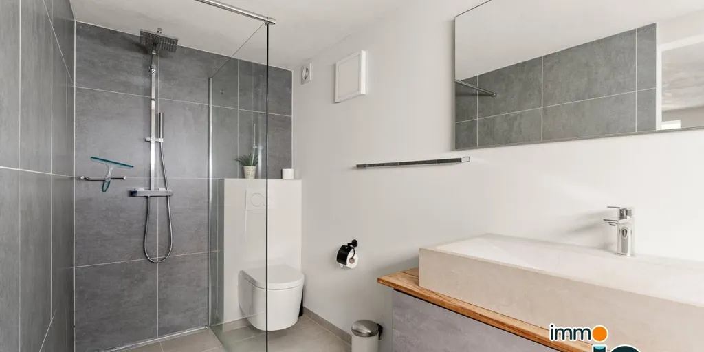Salles de bain - Maison avec Grand Jardin à Bredene, Proche de la Mer