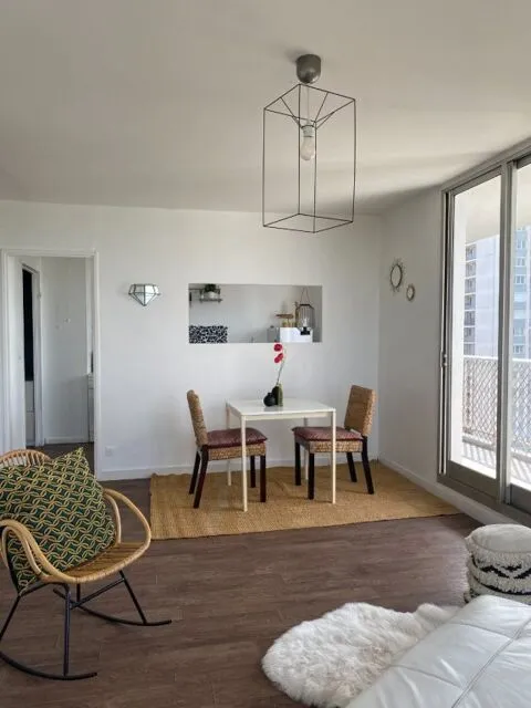 Elutuba - Meubled Flat with City View in Lille