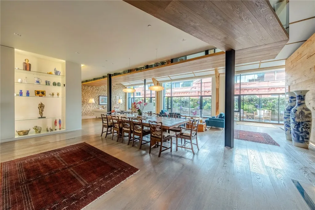 Dining Room - 3-bedroom property in London