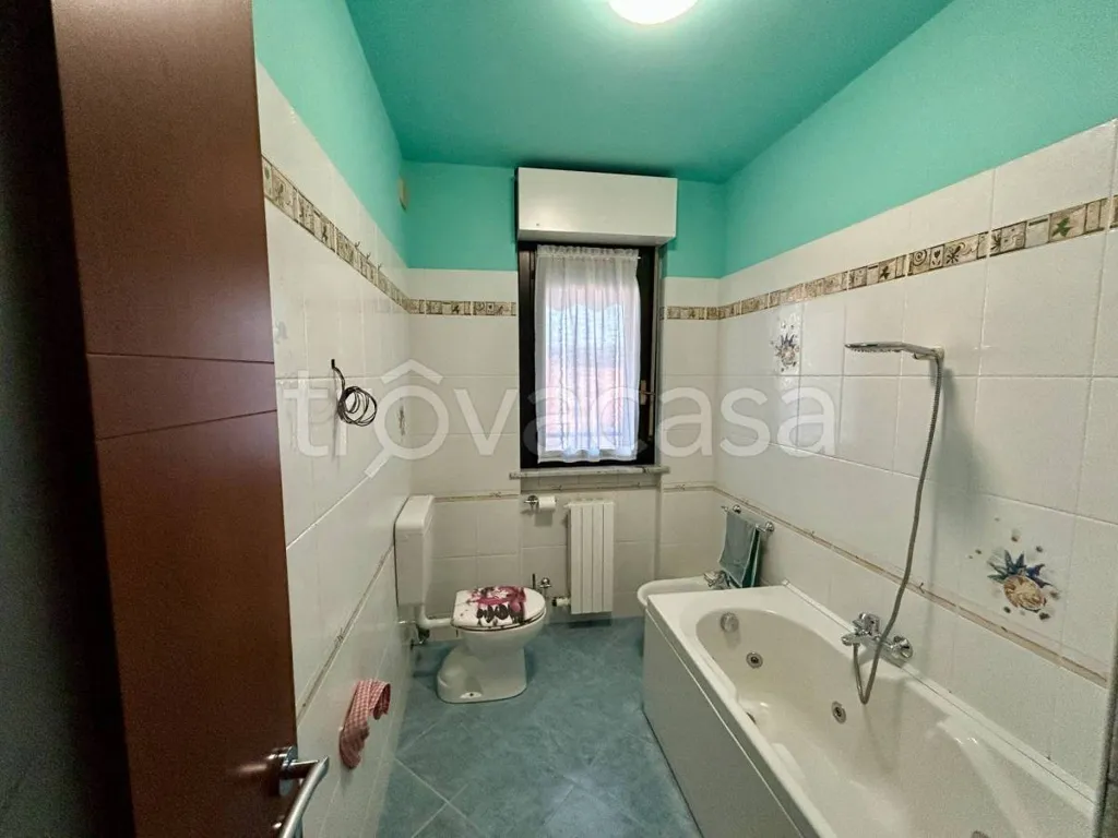 Salles de bain - Bright Apartment with Balcony in Borgaro Torinese