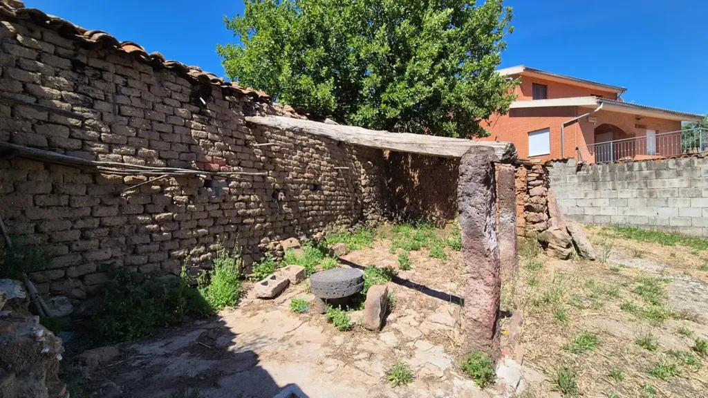 Aed - Rustic House with Olive Grove in Allai