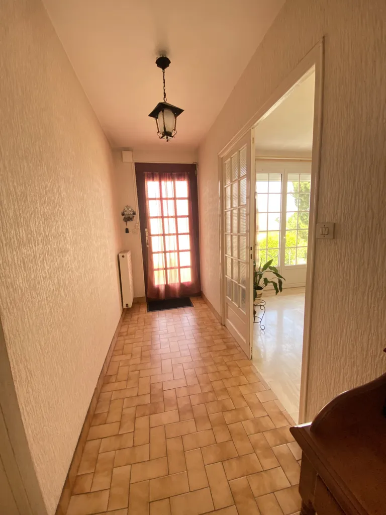 Esik - House with Garden and Basement in Saumur