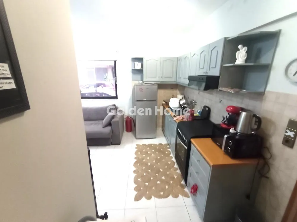 Cucina - Modernised Apartment with Parking in Metamorphosis Centre