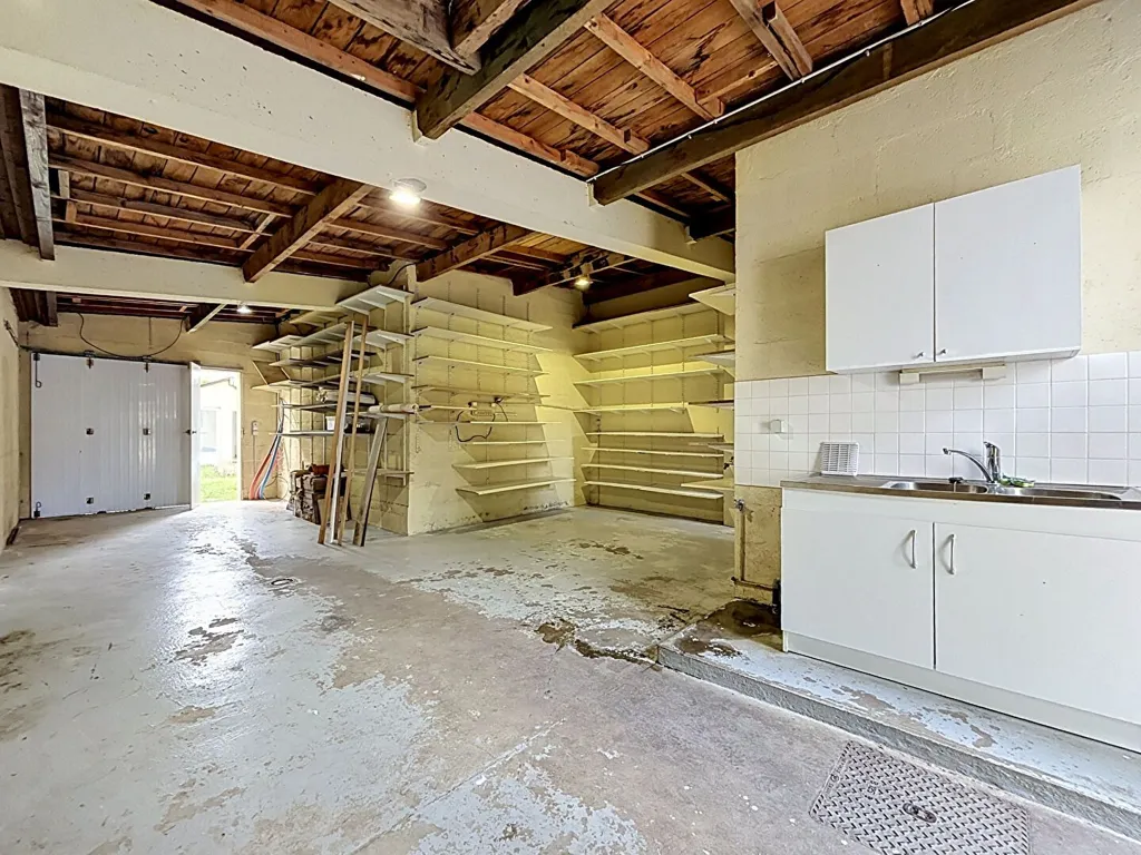 Garage - Maison des Années 30 avec Piscine à Sucé-sur-Erdre